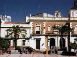 El Ayuntamiento de Valverde premia a las peñas taurinas Fachada del Ayuntamiento de Valverde del Camino.