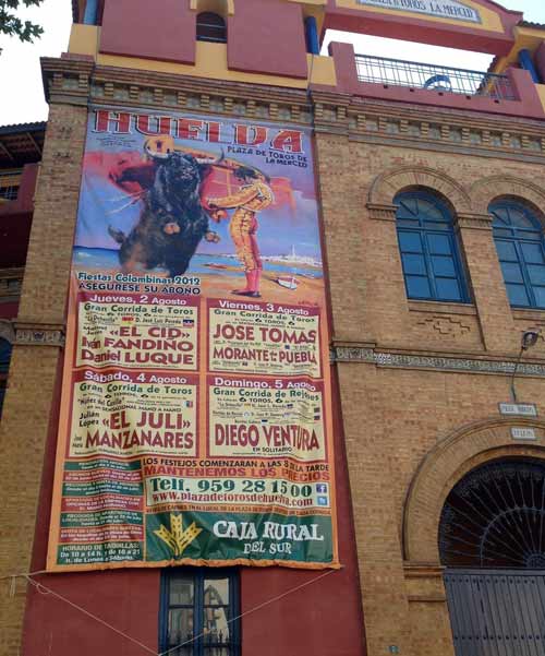 El cartel gigante que anuncia las Colombinas 2012 ya está colgado en la fachada de La Merced.