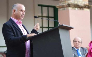 Juan Ramón Romero durante el desarrollo de su Pregón Taurino. (FOTO: Vicente Medero)
