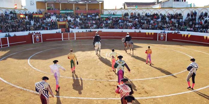 La plaza de toros de Valverde con su nuevo callejón.