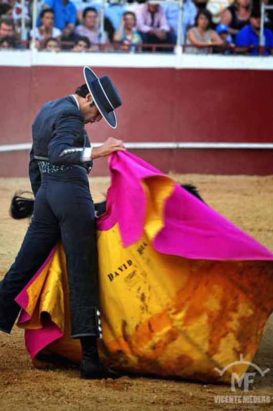 Buena verónica de David Mora hoy en Almonte. (FOTO: Vicente Medero)