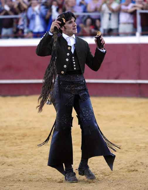 Diego Ventura, con los máximos trofeos del quinto. (FOTO: Carlos Núñez)