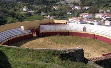 Plaza de toros de Almonaster la Real.