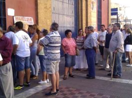 Colas para compra de entradas en las taquillas de La Merced.