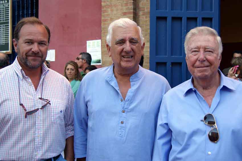 José Luis García Palacios (padre e hijo) con Santiago Herrero, en el centro.