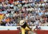 El sexto, 'Arito', de Guardiola, en una vibrante pelea en varas. (FOTO: André Viard/Terres Taurines)