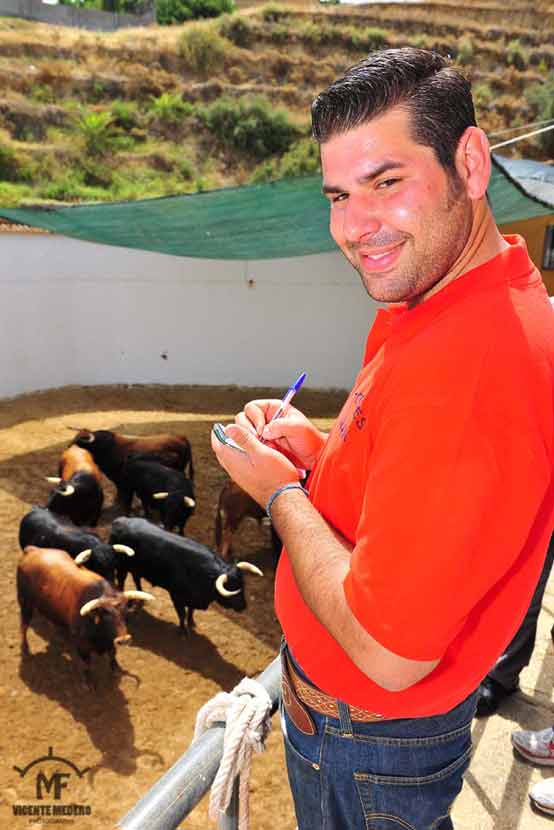 Nuestro compañero Juan José Benítez, tomando reseña.