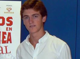 El novillero onubense Paco Hidalgo torea en Valverde.