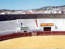 Tendidos de la plaza de Santa Olalla.