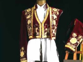 Traje que lucirá Ventura esta tarde en Huelva.