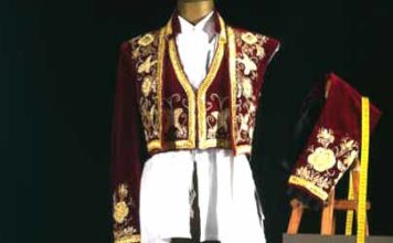 Ventura vestirá en Huelva un traje inspirado en la túnica del Cristo de la Macarena Traje que lucirá Ventura esta tarde en Huelva.