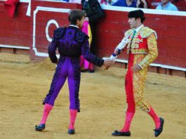 El Juli y Talavante pusieron banderillas juntos en dos toros. (FOTO: Vicente Medero)