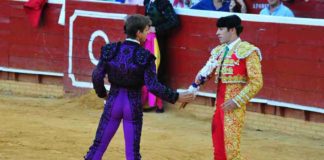 El Juli y Talavante pusieron banderillas juntos en dos toros. (FOTO: Vicente Medero)