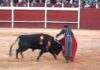 David de Miranda en un pase cambiado por la espalda esta tarde en Trigueros. (IMAGEN: mundotoro.com)