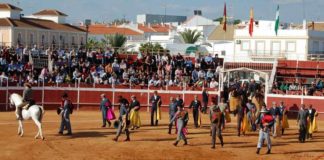 Paseíllo en un pasado festival de Trigueros.