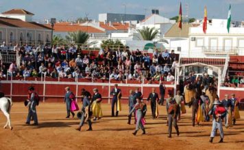 Paseíllo en un pasado festival de Trigueros.