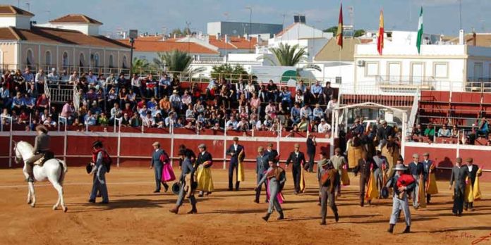 Paseíllo en un pasado festival de Trigueros.