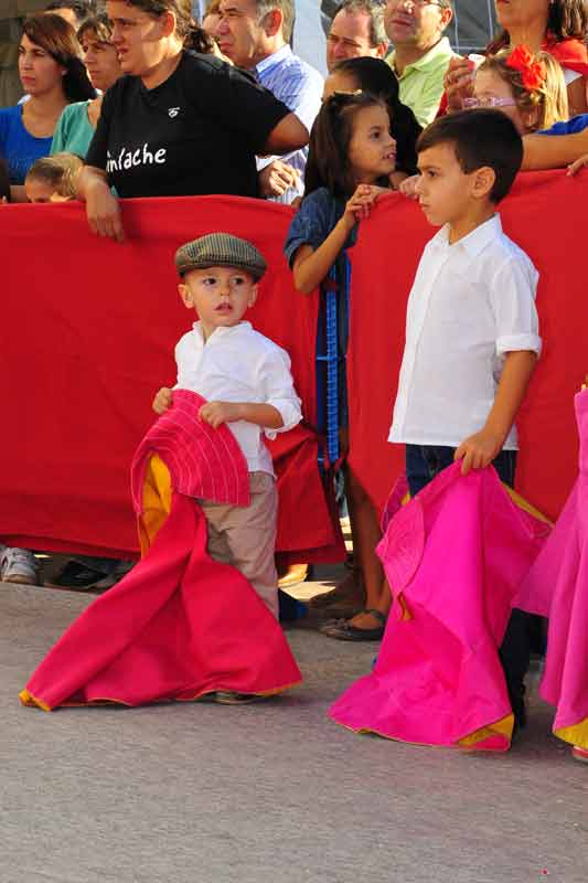 Clase de toreo de salón de la Peña 'El Castoreño' en San Juan del Puerto.
