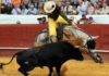 Alonso Sánchez picando al toro 'Arito', de Guardiola. (FOTO: Vicente Medero)