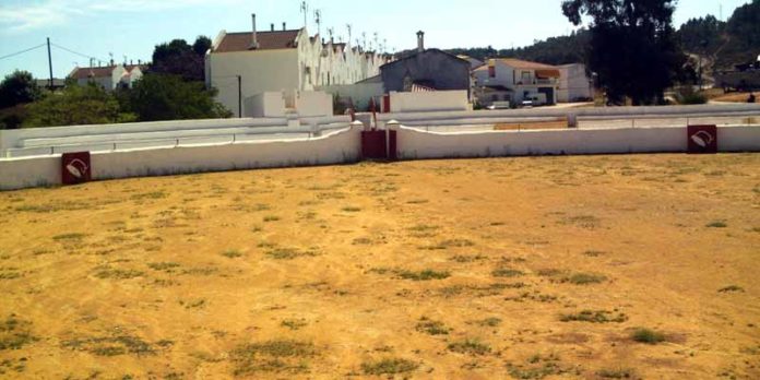 Vista de la plaza de toros onubense de Campofrío.