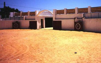 La plaza onubense de Santa Ana la Real ha acogido nuevamente este año su tradicional festival del 'Toro del Voto'.