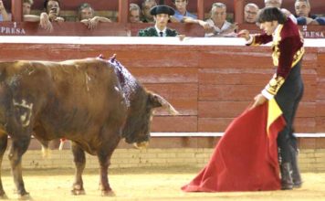 La Junta de Andalucía propone para sanción a Diego Ventura Ventura entra a matar a estoque al sexto sin usar previamente el rejón de muerte. (FOTO: Pérez Marín)