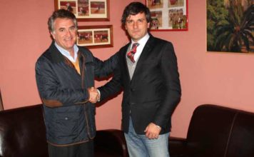 Javier Jiménez, del Ayuntamiento de Espartinas, y el empresario onubense Jorge Buendía.