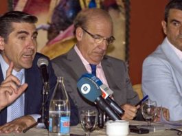 Óscar Polo, el alcalde Pedro Rodríguez y Carlos Pereda.