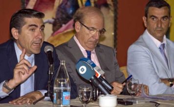 Óscar Polo, el alcalde Pedro Rodríguez y Carlos Pereda.