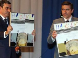 Carlos Pereda y Óscar Polo con las distinciones.