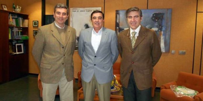 Carlos Pereda y Óscar Polo durante la reunión con Vicente Zarza.