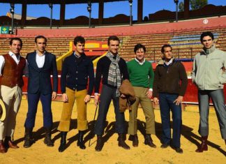 Toreros y rejoneadores junto a José Luis Pereda López. (FOTO: Vicente Medero)