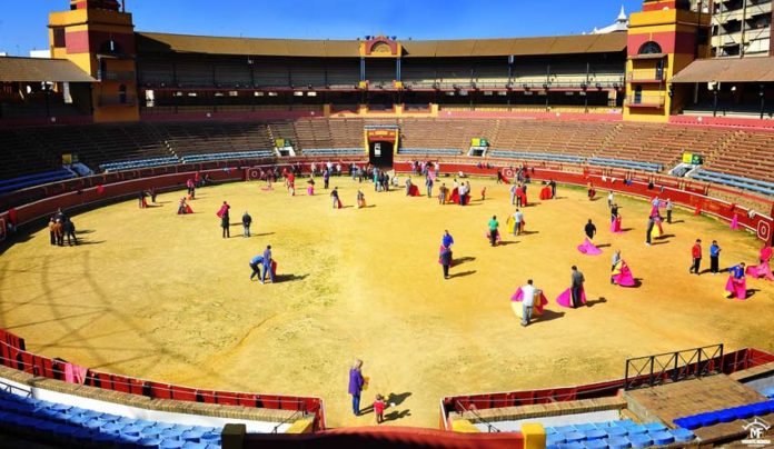 Vista de la plaza de toros de Huelva. (FOTO: Vicente Medero)