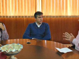 Carlos Pereda y Óscar Polo, durante la entrevista de nuestro compañero Vicente Parra en las oficinas de la empresa. (FOTO: Pepe Plaza)