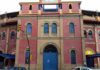 Fachada de la plaza de toros de Huelva.