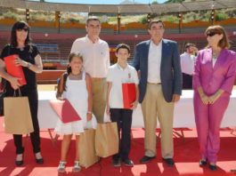 Los ganadores, con sus premios. (FOTO: Vicente Medero)