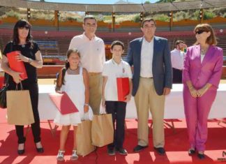 Los ganadores, con sus premios. (FOTO: Vicente Medero)