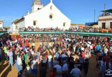 Así se presentaba cada día la improvidada placita de toros de talanqueras en San Juan del Puerto. (FOTO: Vicente Medero)