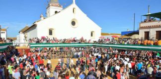 Así se presentaba cada día la improvidada placita de toros de talanqueras en San Juan del Puerto. (FOTO: Vicente Medero)