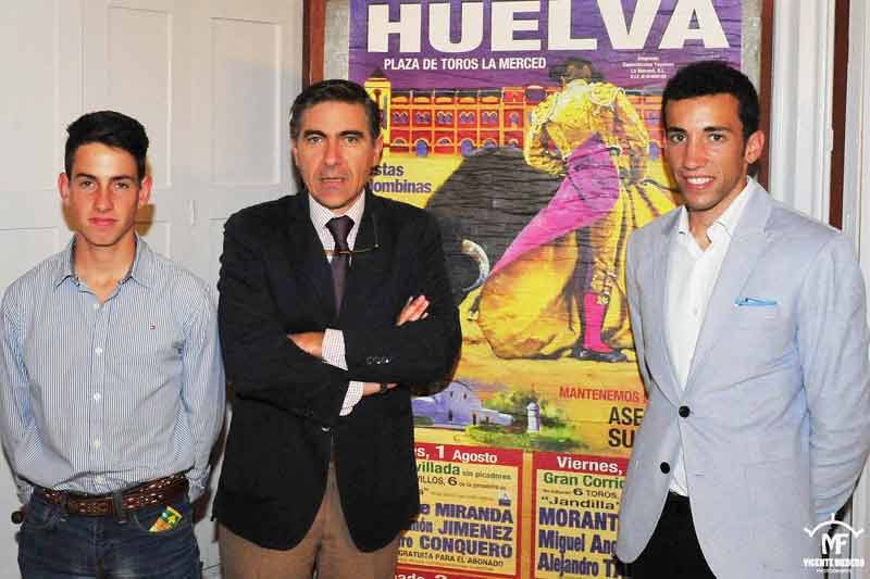 Los empresarios con Alejandro Conquero y David de Miranda.