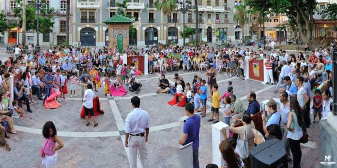 Aspecto panorámico de la Plaza de Las Monjas durante la demostración de toreo de salón de Miguel Ángel Perera. (FOTO: Vicente Medero)