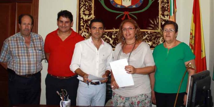 Firma del acuerdo para la organización de las capeas en Trigueros