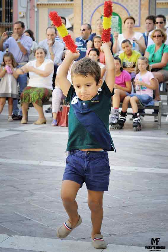 Clase de toreo de salón en la Plaza de las Monjas.