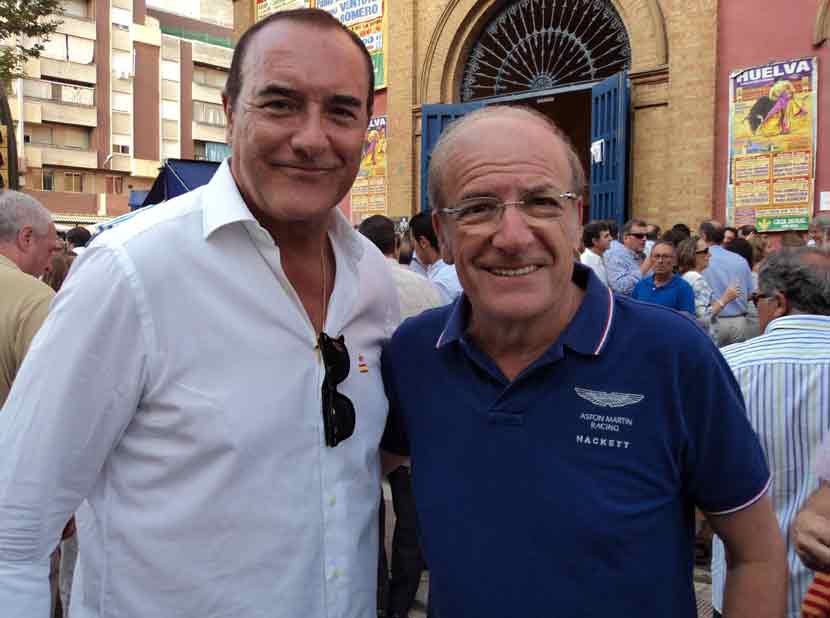 El periodista Antonio Jiménez y el alcalde de Huelva, Pedro Rodríguez.