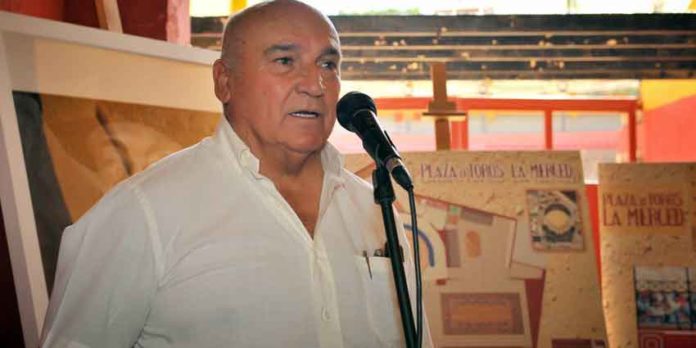 El ganadero y propietario de la plaza de La Merced, José Luis Pereda, explicando hoy el proyecto. (FOTO: Vicente Medero)