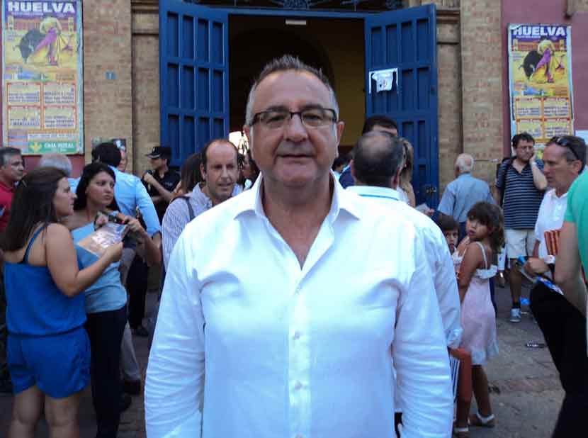 El periodista deportivo Roberto Gómez, un aficionado habitual en Colombinas.