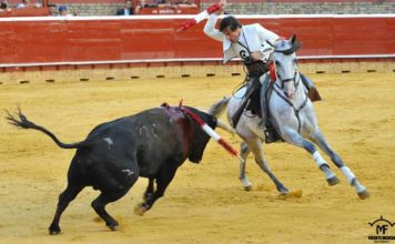 El rejoneador onubense Andrés Romero. (FOTO: Vicente Medero)