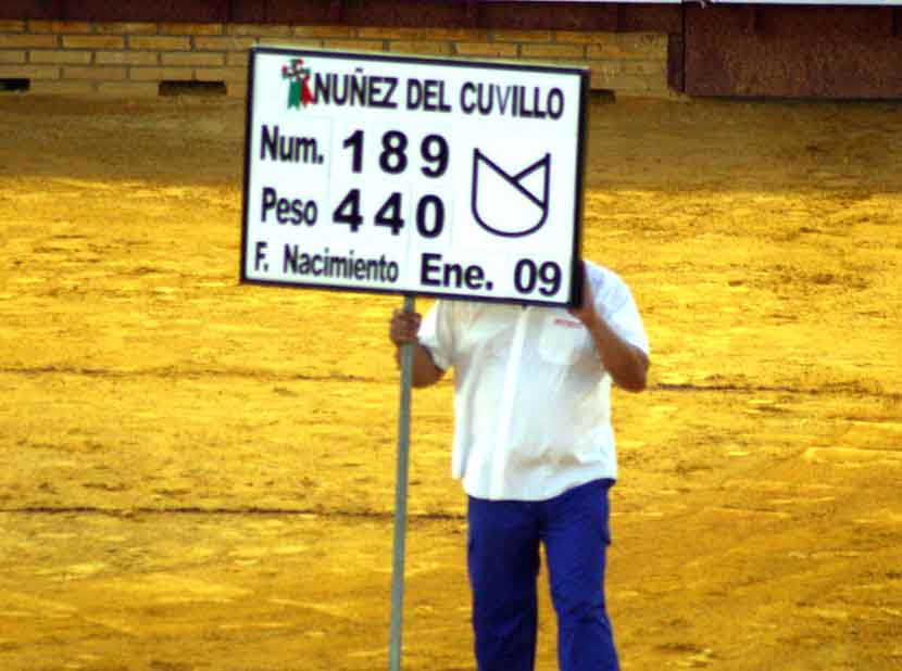 Cuatro de los seis toros de Núñez del Cuvillo no pasaron de los 450 kilos.