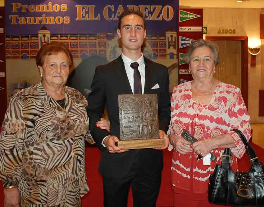 Orgullosos del nuevo torero local.