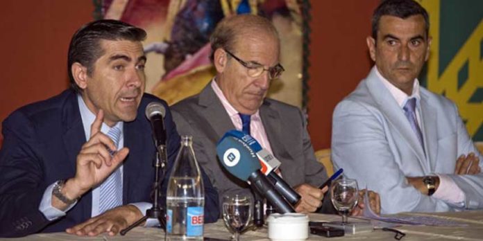 Óscar Polo, el alcalde Pedro Rodríguez y Carlos Pereda, unidos en una nueva sociedad onubense con Millares y Cuadri, licitarán por la plaza de El Puerto.